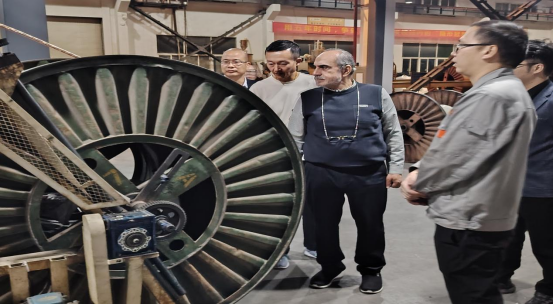 阿拉伯進(jìn)出口商業(yè)聯(lián)合會代表團(tuán)一行訪問考察安普電纜集團(tuán) 阿拉伯進(jìn)出口商業(yè)聯(lián)合會代表團(tuán)一行訪問考察安普電纜集團(tuán)
